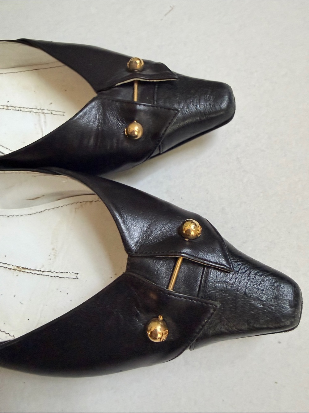 Chanel Lagerfeld Era Collar-Pin Flats with CC Logo Flats - Picture 3 of 7